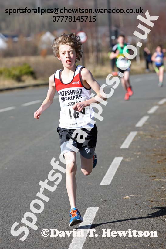Under-13s boys and girls Elswick Harriers Good Friday Road Relays. Photo: David T. Hewitson/Sports for All Pics